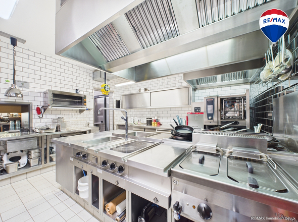 REMAX Immobilien DeLux Hotel Küche Wallerfangen Mark Borowicz