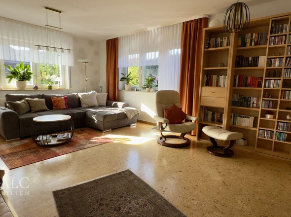 Wohnzimmer mit Kamin 