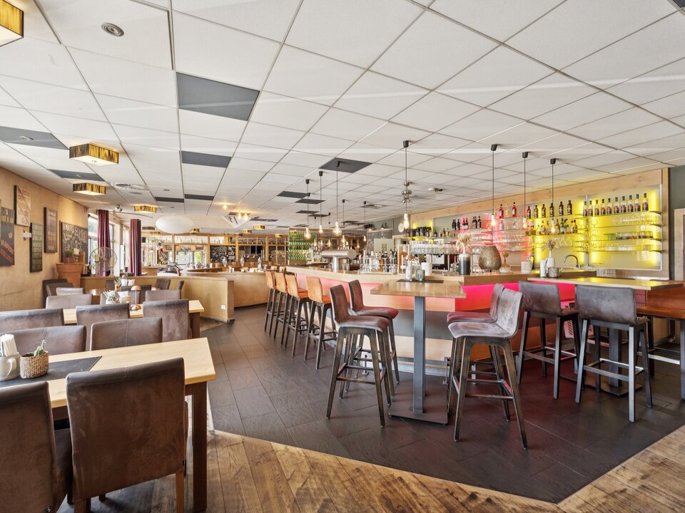 backbone_551651-A_004_WEB