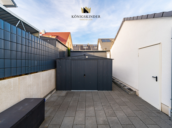 Bereich neben Garage