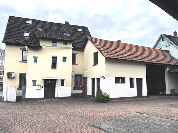 Hof Rückansicht Wohnhaus und Anbau