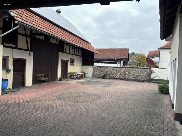 Hof Ansicht Scheune-Stall-Gebäude