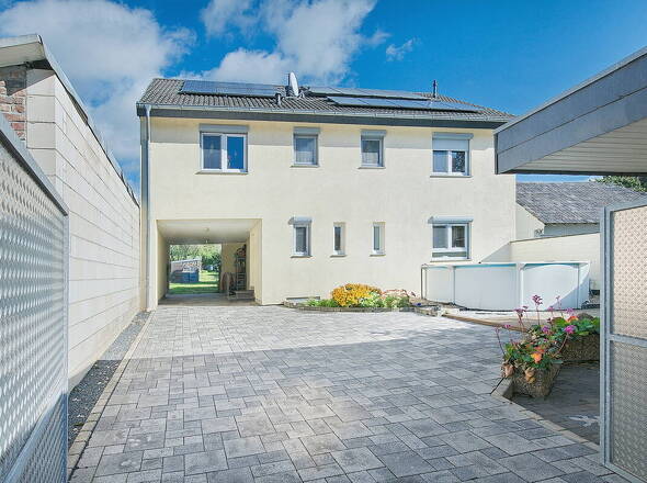 Hausansicht Einfahrt