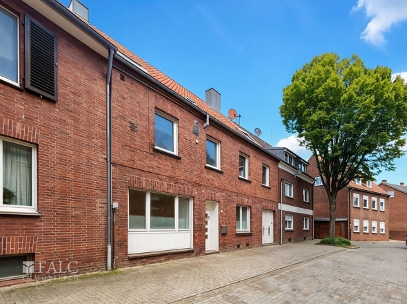 Front und Straßenansicht