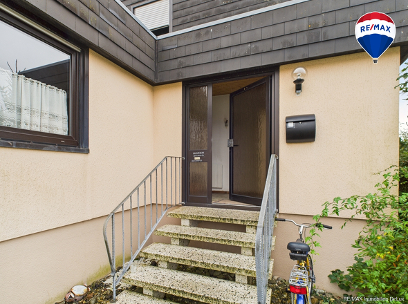 RE/MAX Immobilien DeLux Einfamilienhaus Wallerfangen-Oberlimberg Eingang