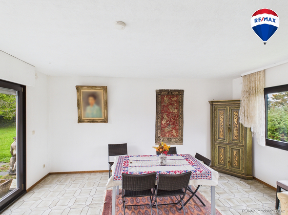 RE/MAX Immobilien DeLux Einfamilienhaus Wallerfangen-Oberlimberg Bibliothek