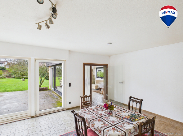 RE/MAX Immobilien DeLux Einfamilienhaus Wallerfangen-Oberlimberg Wohnzimmer