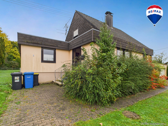 RE/MAX Immobilien DeLux Einfamilienhaus Wallerfangen-Oberlimberg Hauseingang