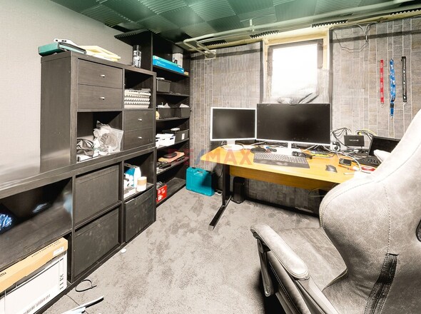 Arbeitszimmer-Keller