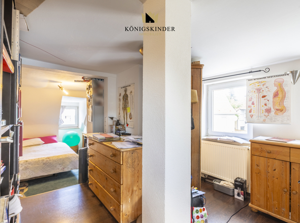 Blick zum Schlafraum und Büro im DG