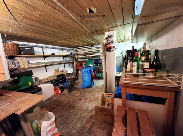 Keller Lager unter Treppe