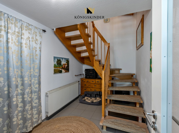 Treppenaufgang ins EG