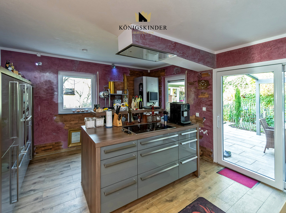 Küche mit Zugang zur Terrasse