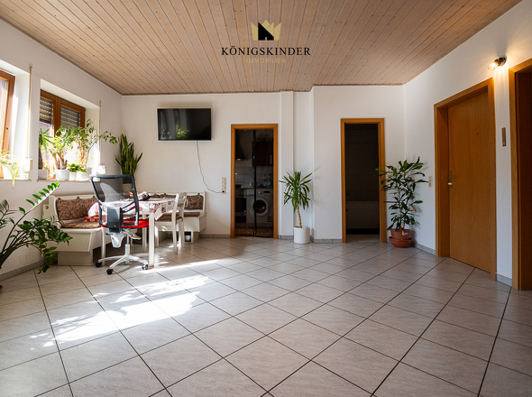 Wohnzimmer mit Essbereich