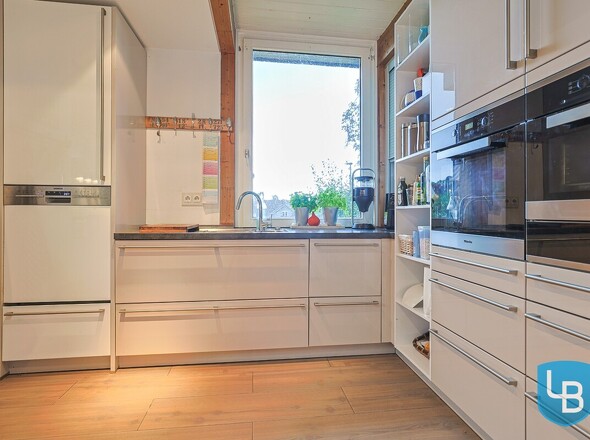 Helle, große Einbauküche 