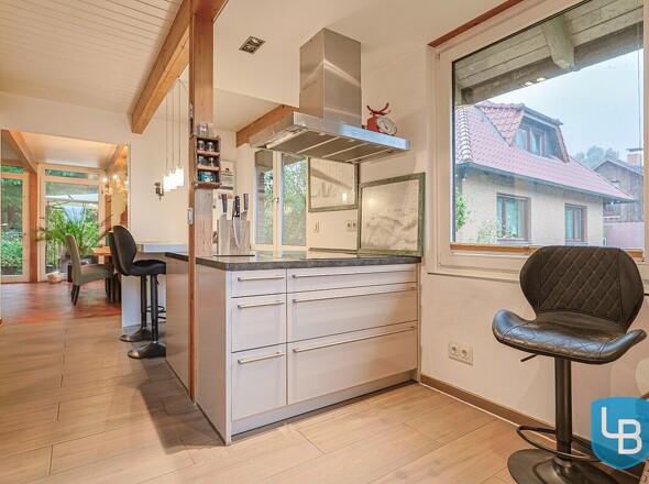 Kücheninsel mit Ceranfeld 