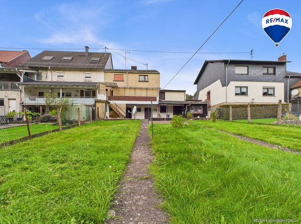 RE/MAX Immobilien DeLux Einfamilienhaus Nalbach Garten