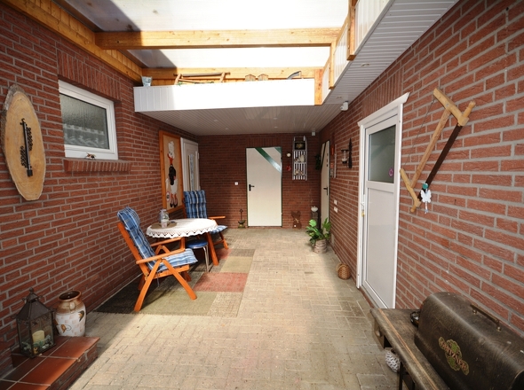 Überdachung zu den Nebengebäude 