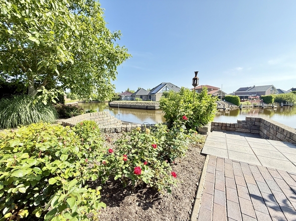 Garten mit Wasserblick