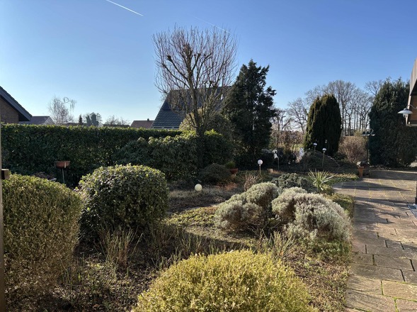 Blick von der Terrasse am Wohnbereich