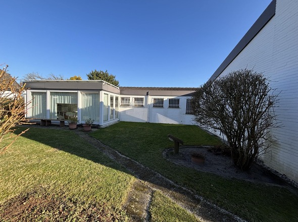 angebauter Wintergarten auf der Westseite