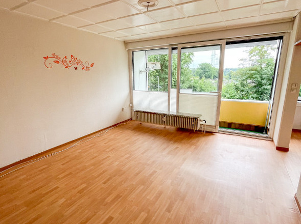 Wohnbereich mit Zugang zur Loggia