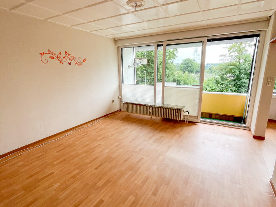 Wohnbereich mit Zugang zur Loggia