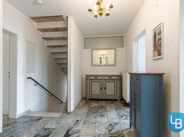 Hinterer Flur / Kellertreppe