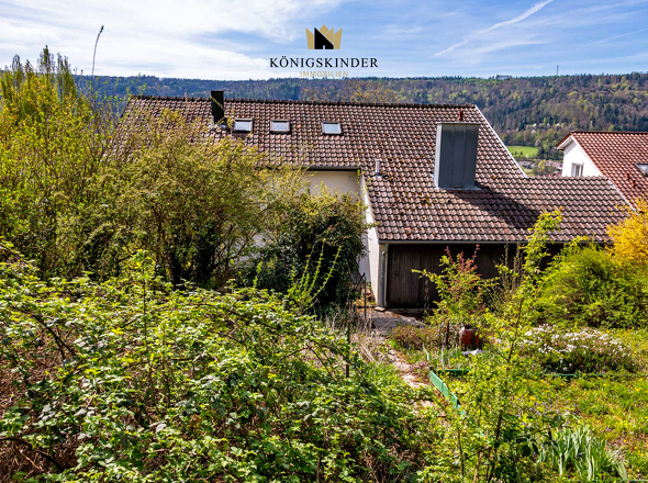 Großer Garten hinter dem Haus