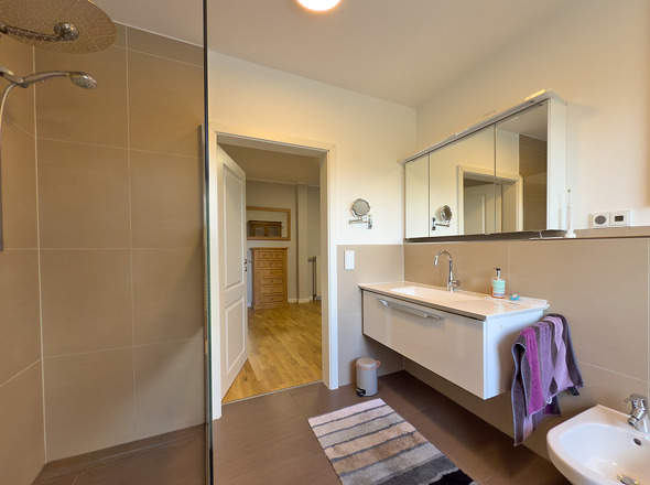 modernisiertes Duschbad EG