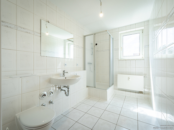 Tageslichtbad mit Dusche