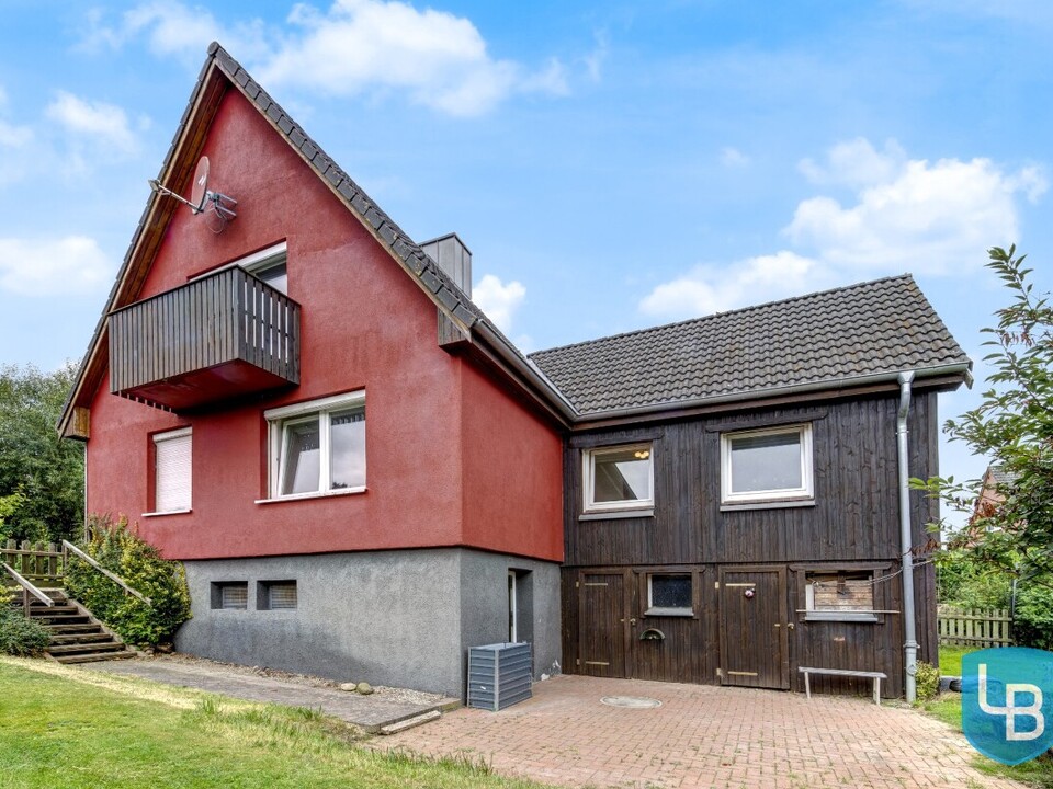 Ansicht aus dem Garten mit Zugang zum Parkplatz