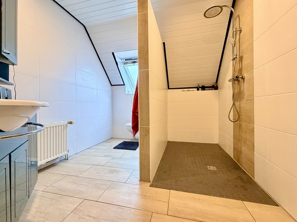 Bad OG angrenzend an Zimmer I