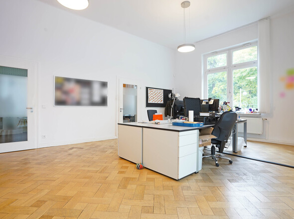Großes Büro im EG