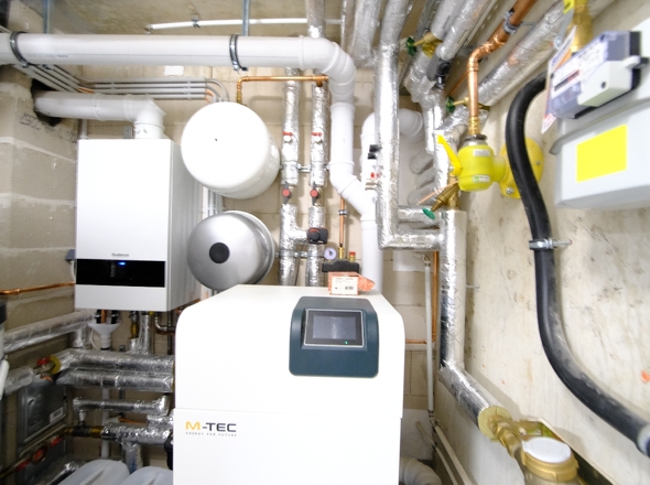 Brennwerttherme mit Warmwasser