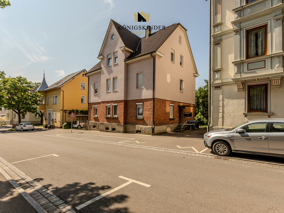 ...Blick von der Straße...