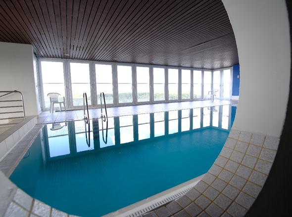 Schwimmbad mit Saunabereich