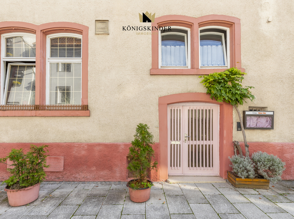 Eingang Gaststätte mit der Möglichkeit Außenbewirtung zu betreiben