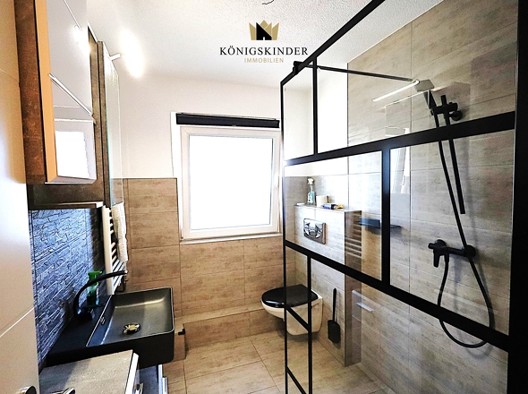 und im Duschbad - bodengleich und komfortabel