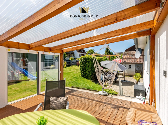 Zugang zum Wintergarten vom Essbereich aus