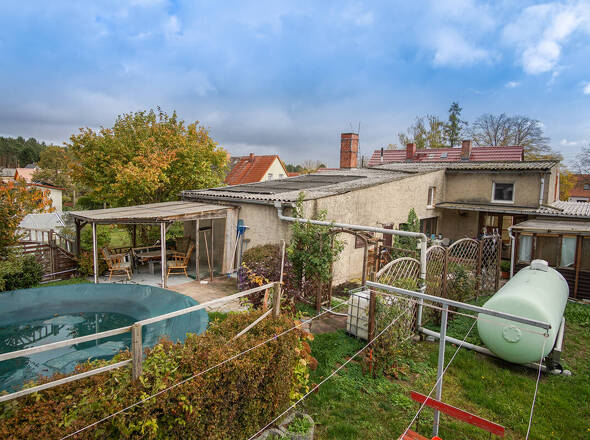 Blick Garten in Richtung Straße