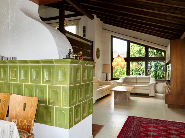 OG1: Kachelofen im Wohnbereich