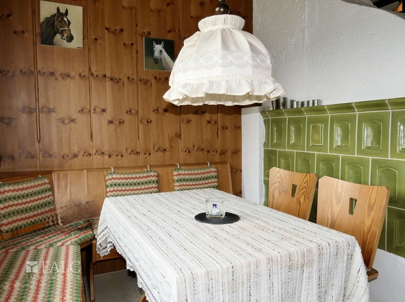 OG1: Gute Stube - Kachelofen 