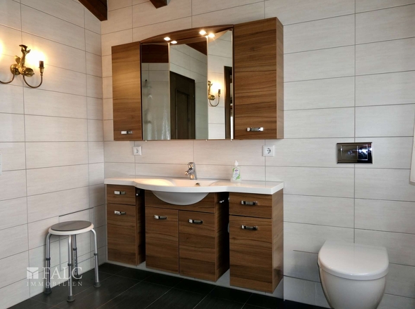 OG2: Modernes Badezimmer