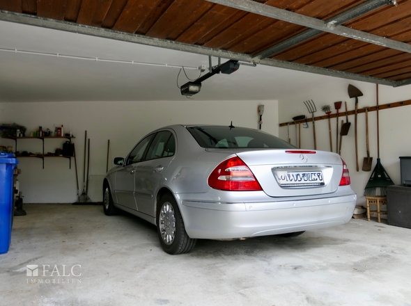 Doppelgarage mit Starkstrom