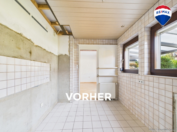 RE/MAX Immobilien DeLux Soppelhaushälfte Mettlach Küche vorher