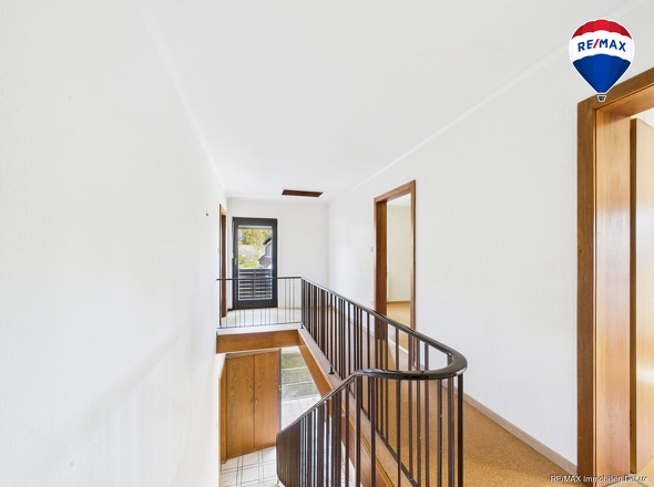 RE/MAX Immobilien DeLux Soppelhaushälfte Mettlach Flur