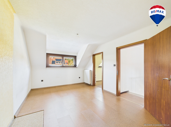 RE/MAX Immobilien DeLux Soppelhaushälfte Mettlach Schlafzimmer