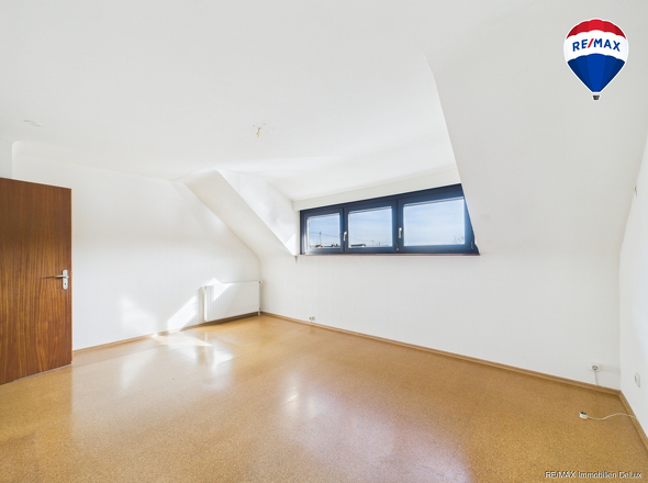 RE/MAX Immobilien DeLux Soppelhaushälfte Mettlach Schlafzimmer