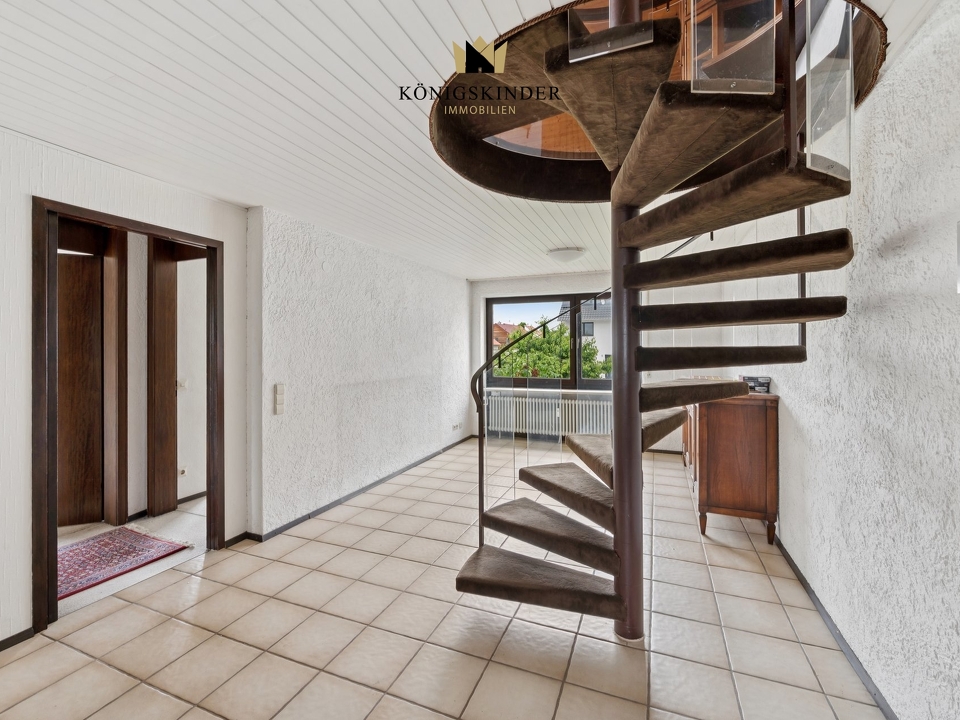 Großer Essbereich und der Weg in die Gemütlichkeit